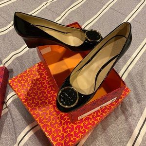 Tory Burch Black Wedge Size 9.5